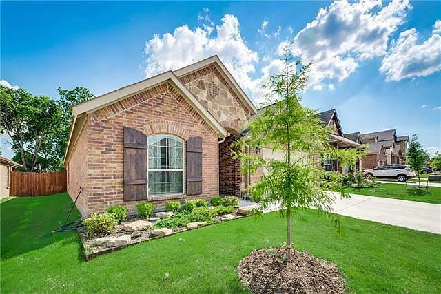 2416 Whispering Pines Dr — Photo 1