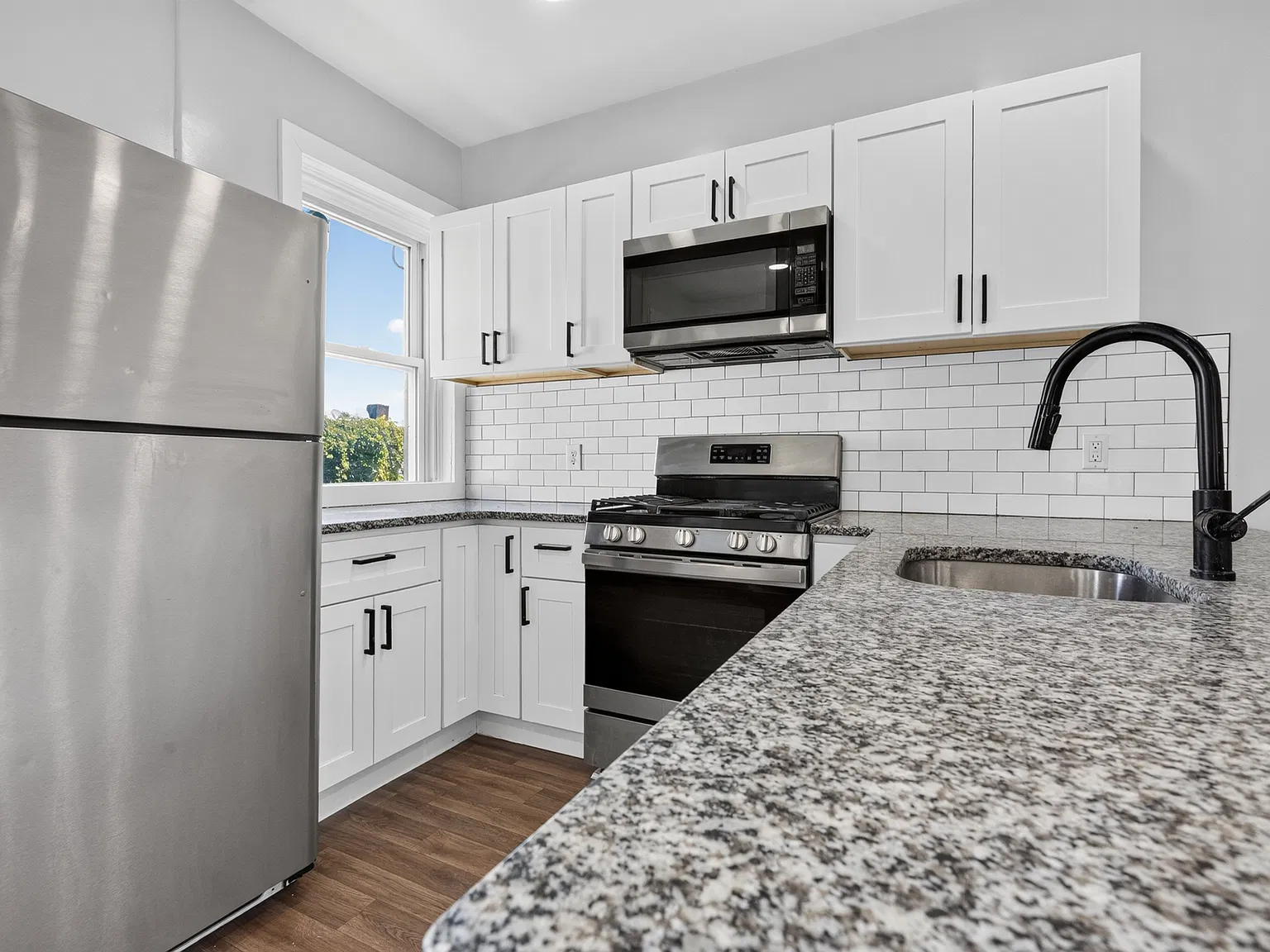 2 bed, 1015 sqft, $1,700 — Photo 1