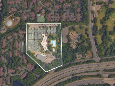 100 Long Island Expressway, Manhasset, NY, 11030