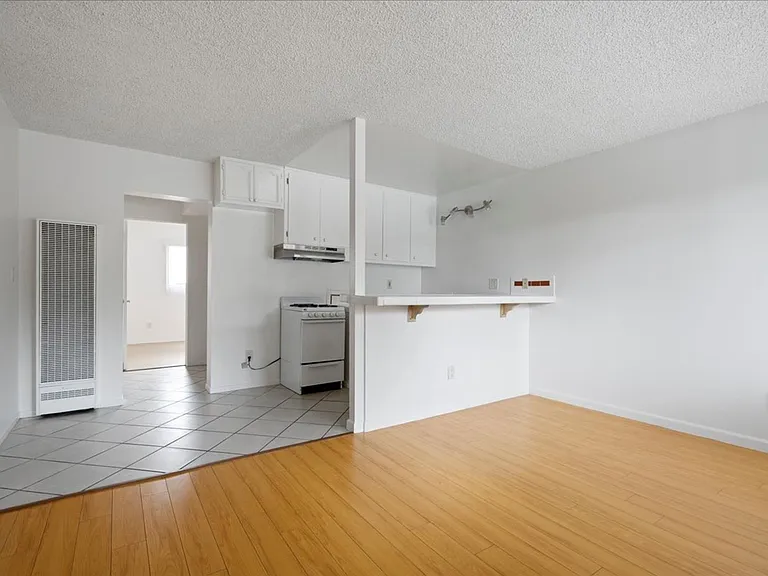 3819 Stockbridge Ave — Photo 3