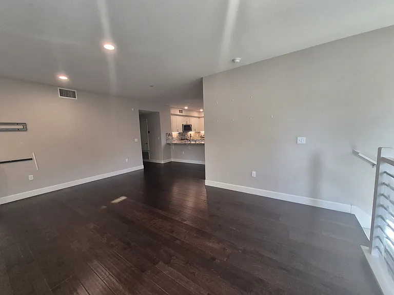 111 Llano De Los Robles Ave #7 — Photo 2