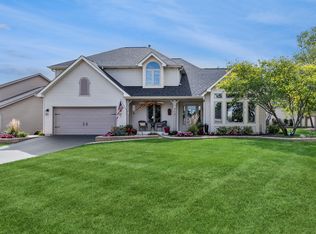 717 Clarendon Ln, Aurora, IL