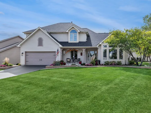 717 Clarendon Ln, Aurora, IL 60504