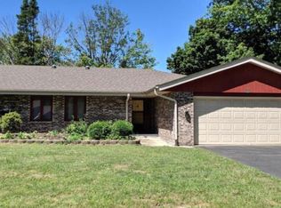 1183 Aura Dr, Rockford, IL 61108