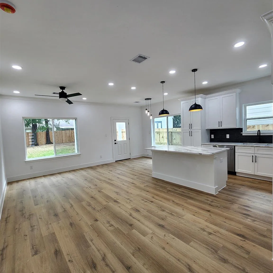 3 bed, 2.5 bath, 1527 sqft, $1,825 — Photo 4