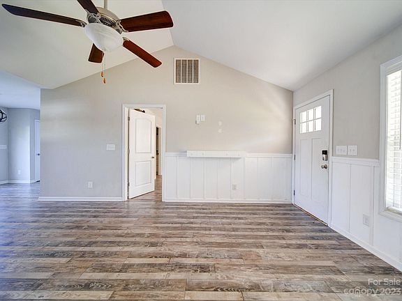 3rd image of 2340 Pinehaven Dr