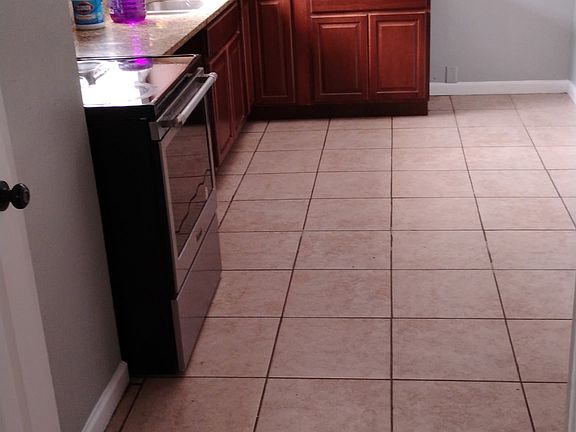 5th image of 303 W Davis St