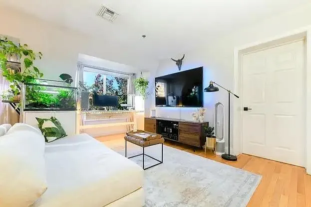 332 Jamaicaway — Photo 4