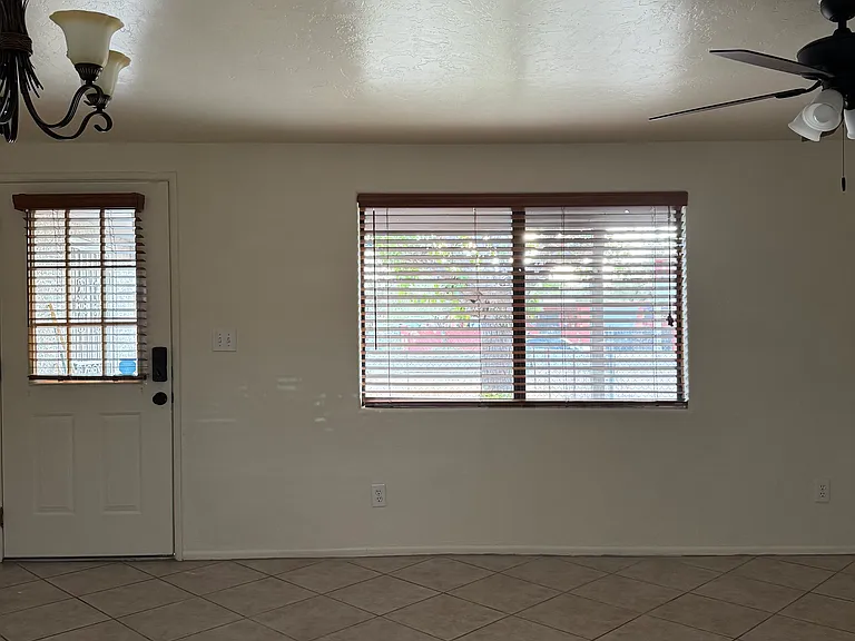 1524 W Saint Clair St — Photo 5
