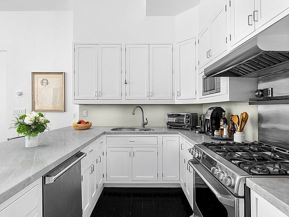 4th image of 95 Greene St APT 3D