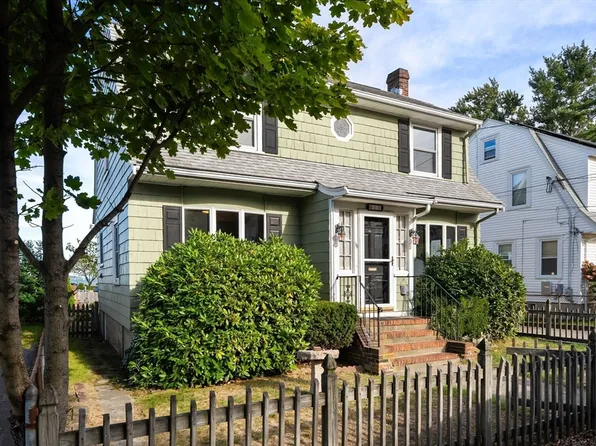 18 Hummock Rd, Quincy, MA 02171