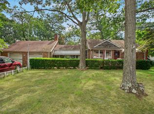 32 Hemlock Rd, Howell, NJ 07731