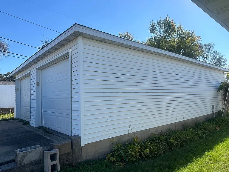 105 W Willman St — Photo 2