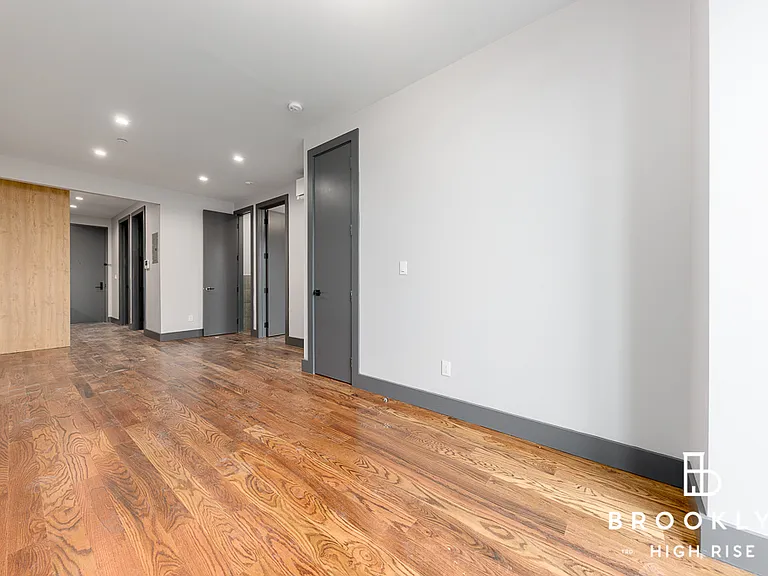 1461 Gates Ave #4A — Photo 6