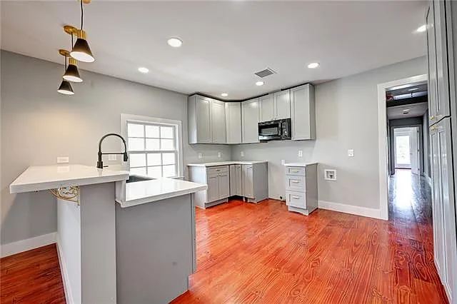 2 bed, 1.0 bath, 933 sqft, $1,950 — Photo 4