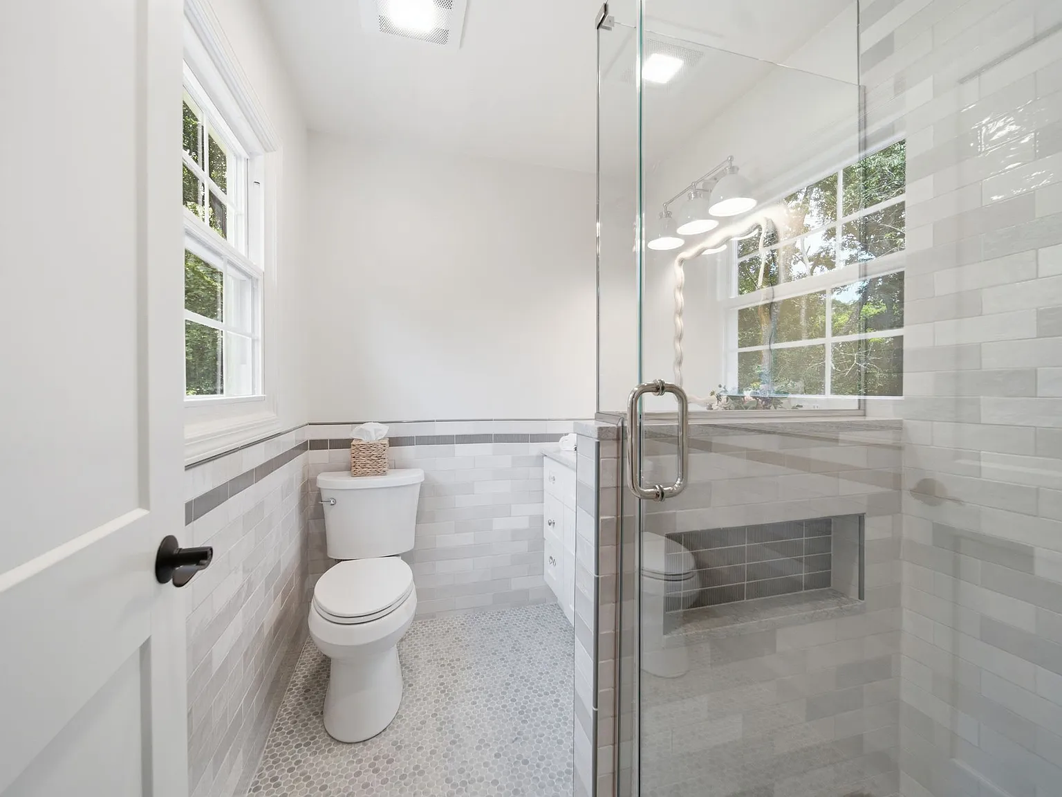 4 bed, 2.5 bath, 2242 sqft, $4,700 — Photo 4
