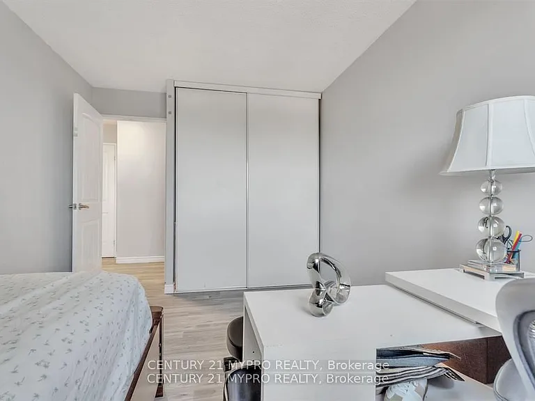 600 Grenfell Dr #410 — Photo 22