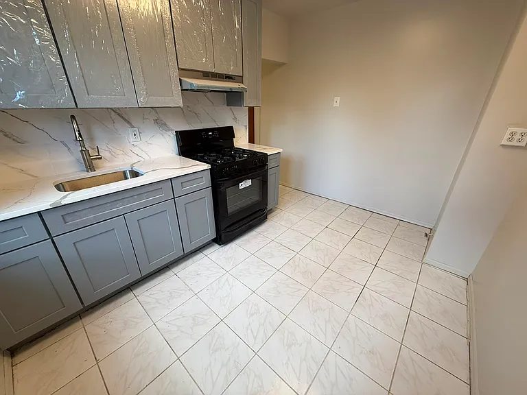 6604 Broadway #25E — Photo 3