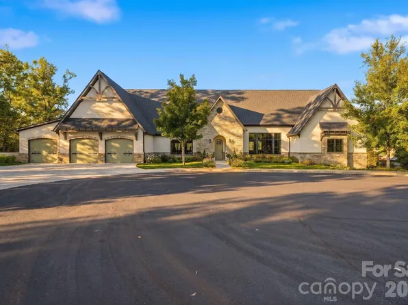 21 Evian Ct, Asheville, NC 28804
