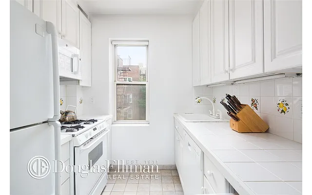 Sold by Douglas Elliman | media 14