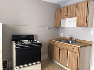 406 1/2 Locust St, Waterloo, IA 50701