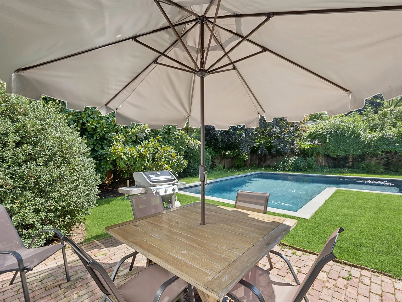 East Hampton Village Classic Cottage - Central Location — Photo 3
