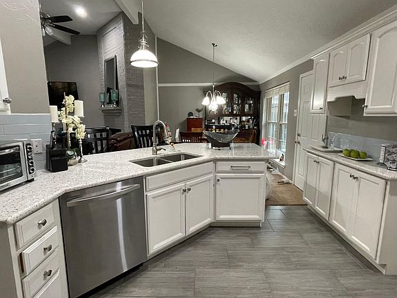 5th image of 426 Covey Ln