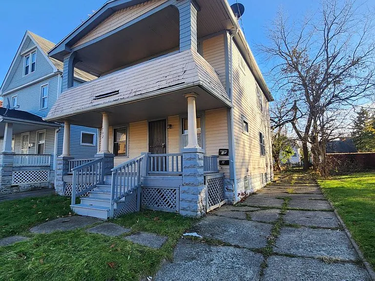 11702 Honeydale Ave — Photo 2