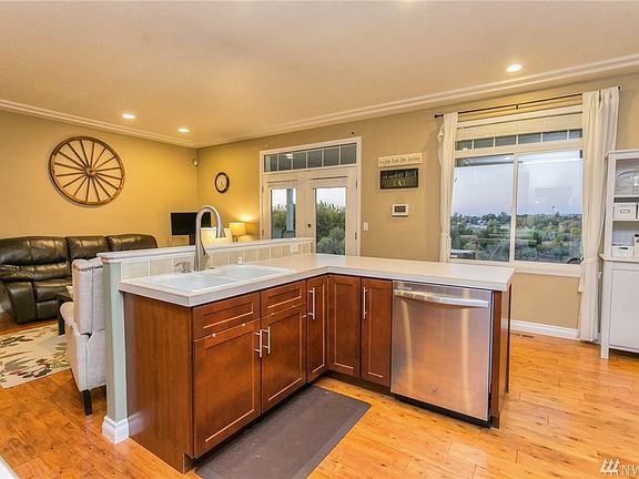 4th image of 7896 Blue Jay Dr NE
