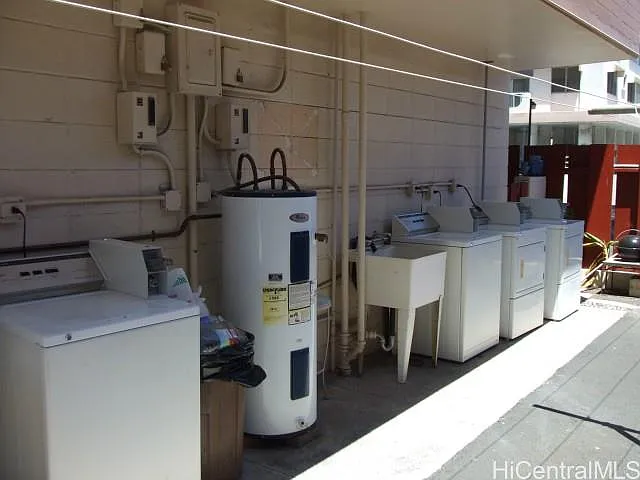 909 University Ave #107 — Photo 11