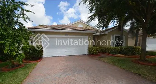 4912 SW 32nd Way — Photo 1
