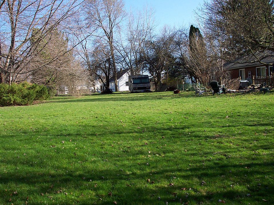 BACK YARD-POSSIBLE BUILDABLE LOT