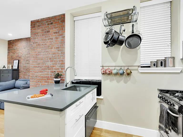 400 W 56th St #2F — Photo 4
