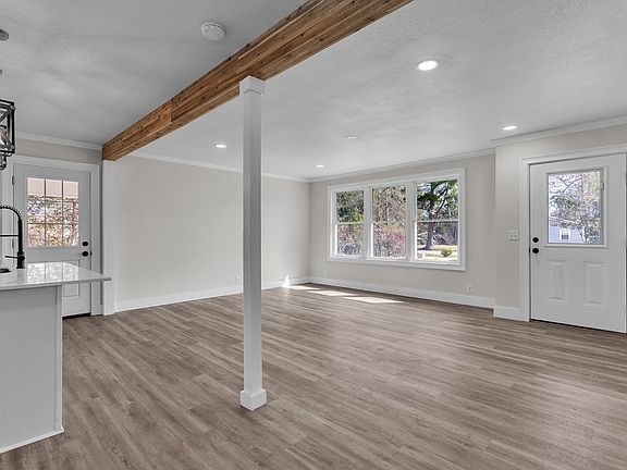 5th image of 2766 Jeannie St