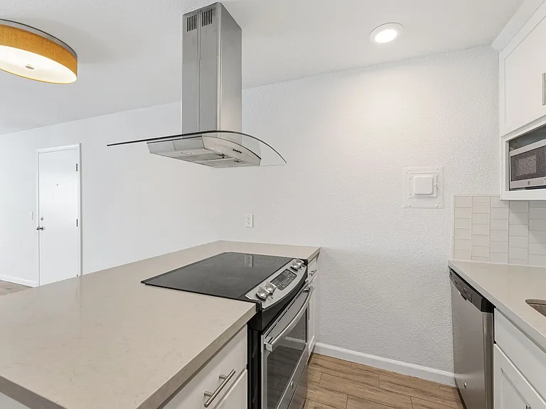2522 T St #5 — Photo 12