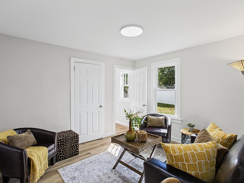 1st image of 4655 5th St NE