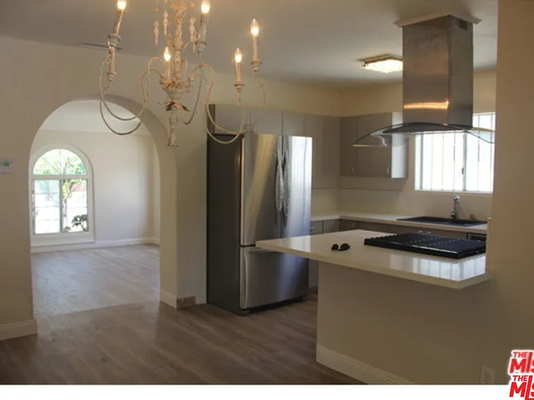 1120 S Plymouth Blvd — Photo 3