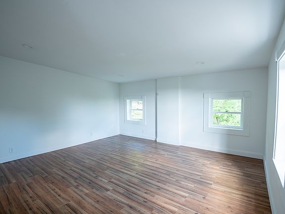 2nd image of 2136 Ravine St #6