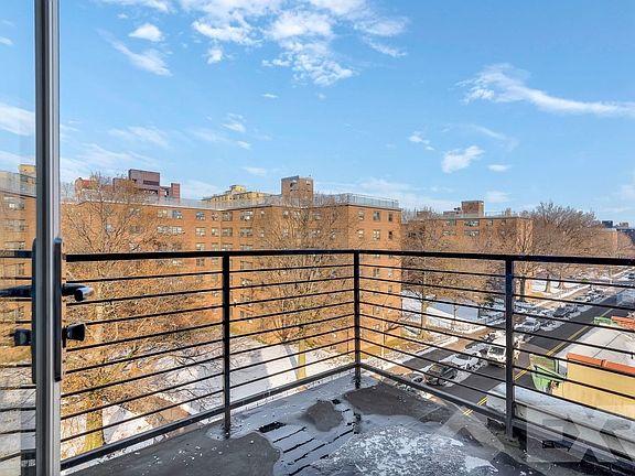 4th image of 976 Myrtle Ave #4C