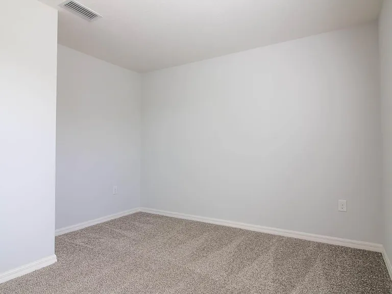 1097 Grantham Dr — Photo 6