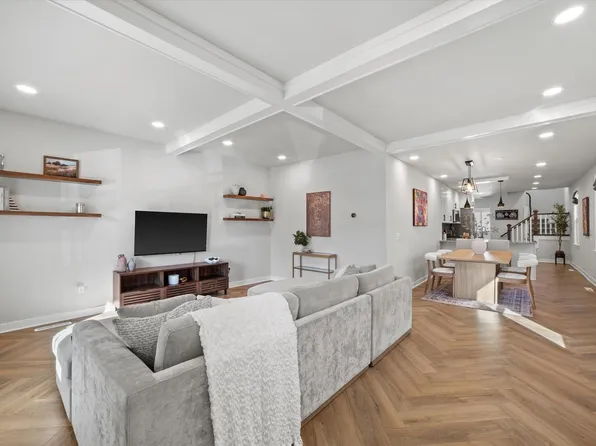 344 East Clarence STREET, Milwaukee, WI 53207