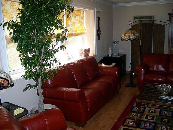 5th image of 35 Lakeside Ave
