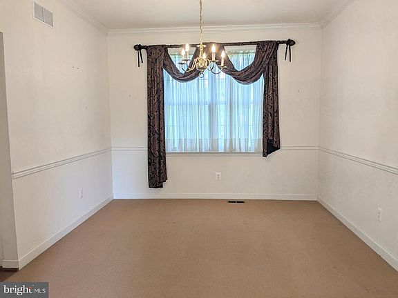 3rd image of 734 Iris Ln