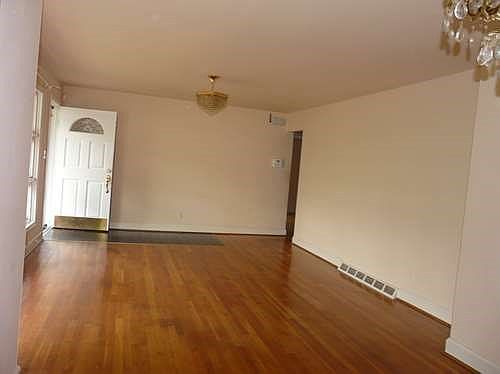 2nd image of 118 Fairlawn Dr