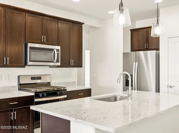 4806 E Greenway Wash Dr, Tucson, AZ 85706