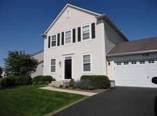 539 Valley View Dr, St Charles, IL 60175