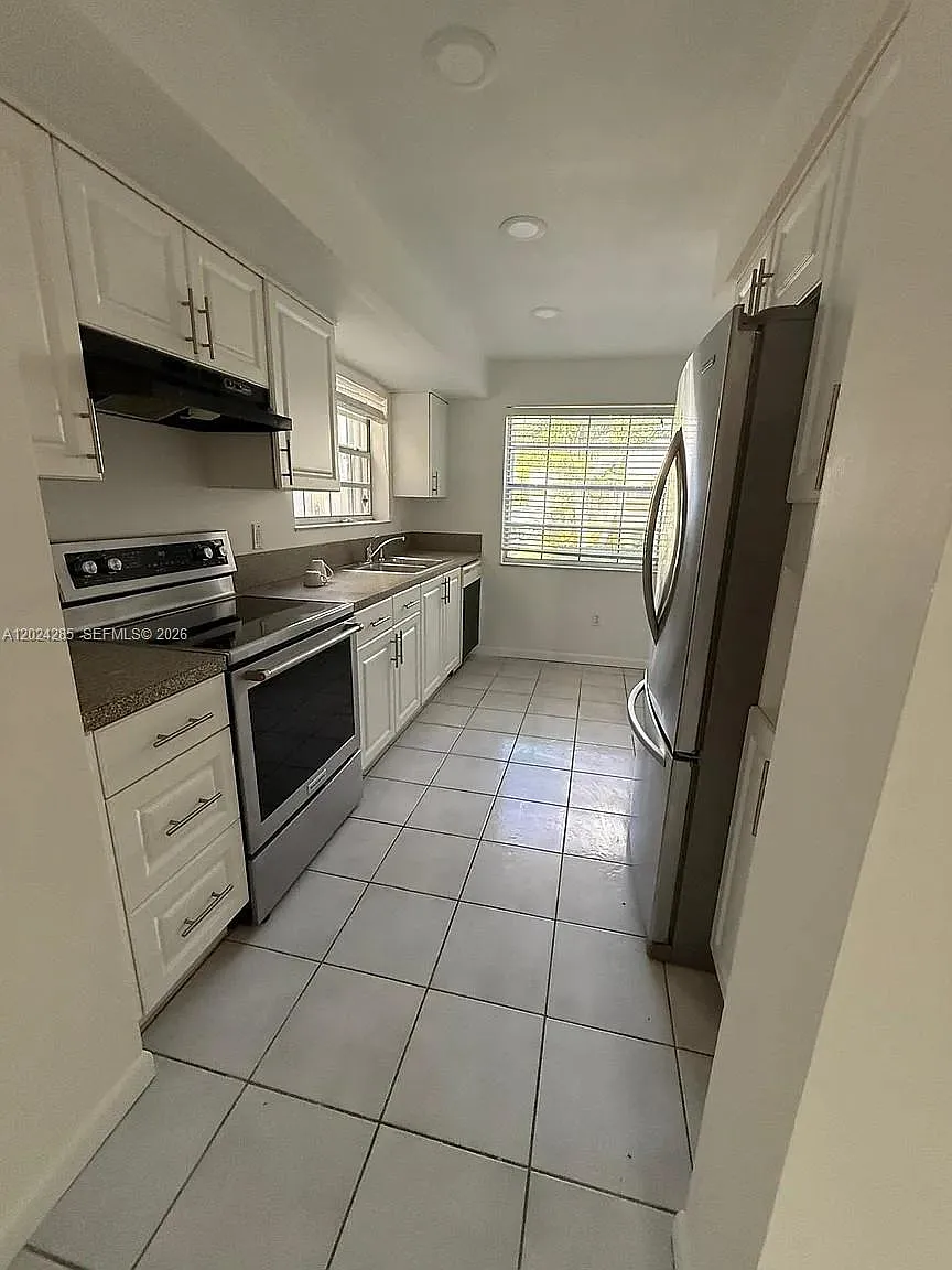 Keys Gate Condo No Six — Photo 4