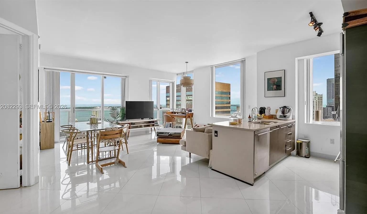 500 Brickell East Condo — Photo 2