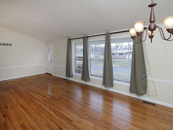 2nd image of 15 Queensbrook Pl