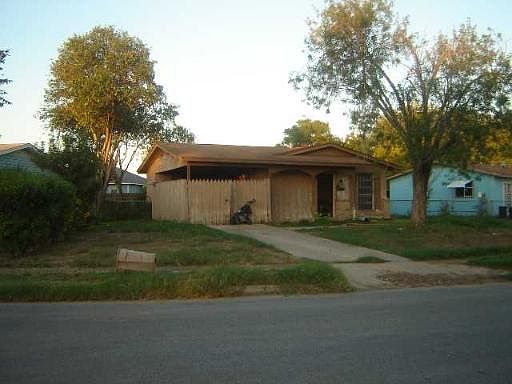 1st image of 426 CRESTFIELD DR